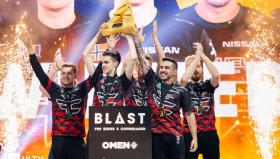 中路刀战制胜秘诀：掌握武器攻击范围与战斗节奏，破解出招套路赢得刀锋对决